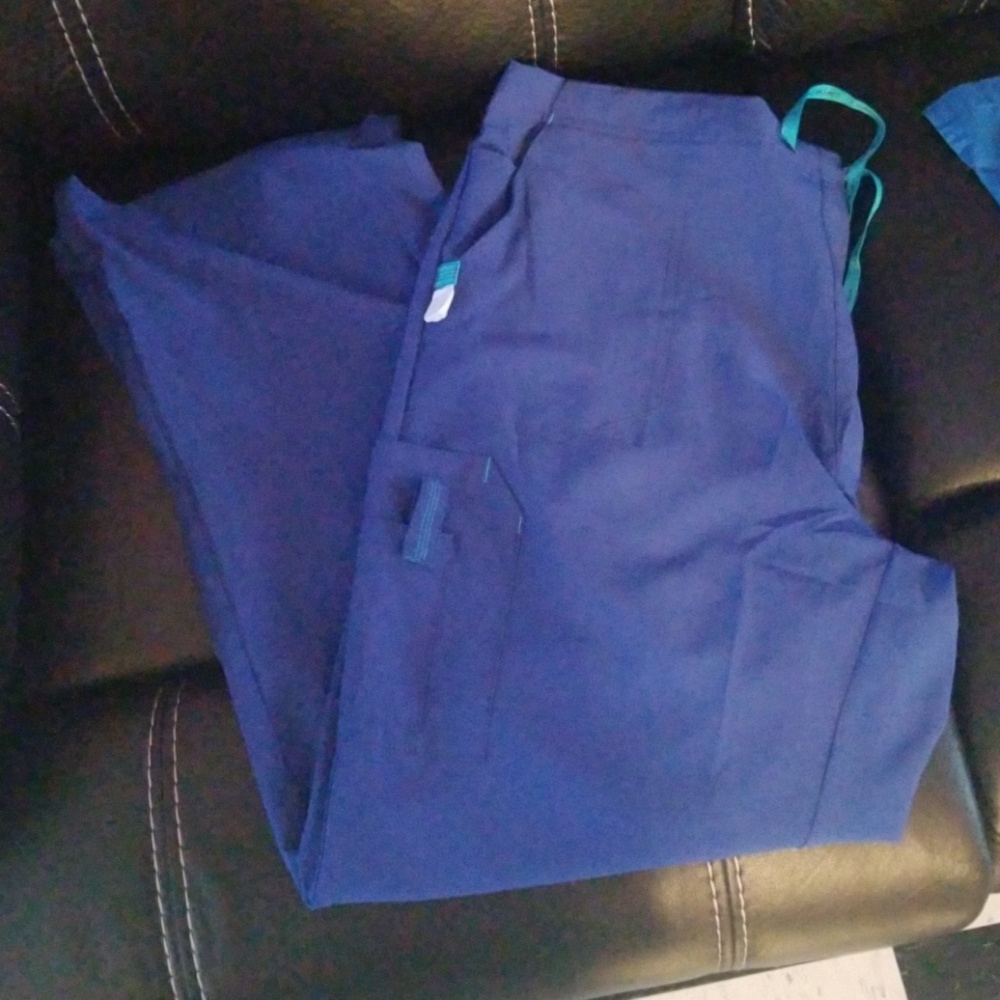Scrub bottoms xl